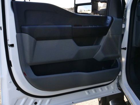 Used 2024 Ford F550 XL DRW 4X4 / V8 Diesel / Paylo image 22