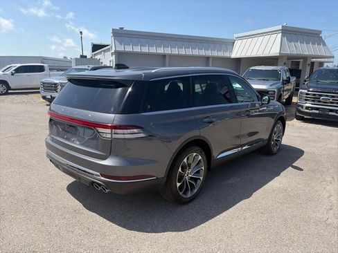 Used 2025 Lincoln Aviator Reserve w/ Illumination Package AWD/4WD image 6