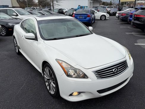 Used 2011 INFINITI G37 Journey w/ Premium Pkg image 1