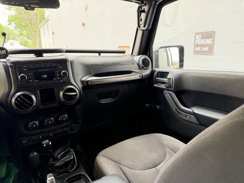 Used 2016 Jeep Wrangler Unlimited Sport AWD/4WD image 32