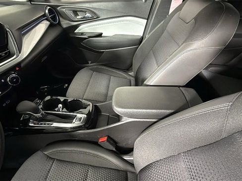 Used 2025 Chevrolet Trax LT image 25