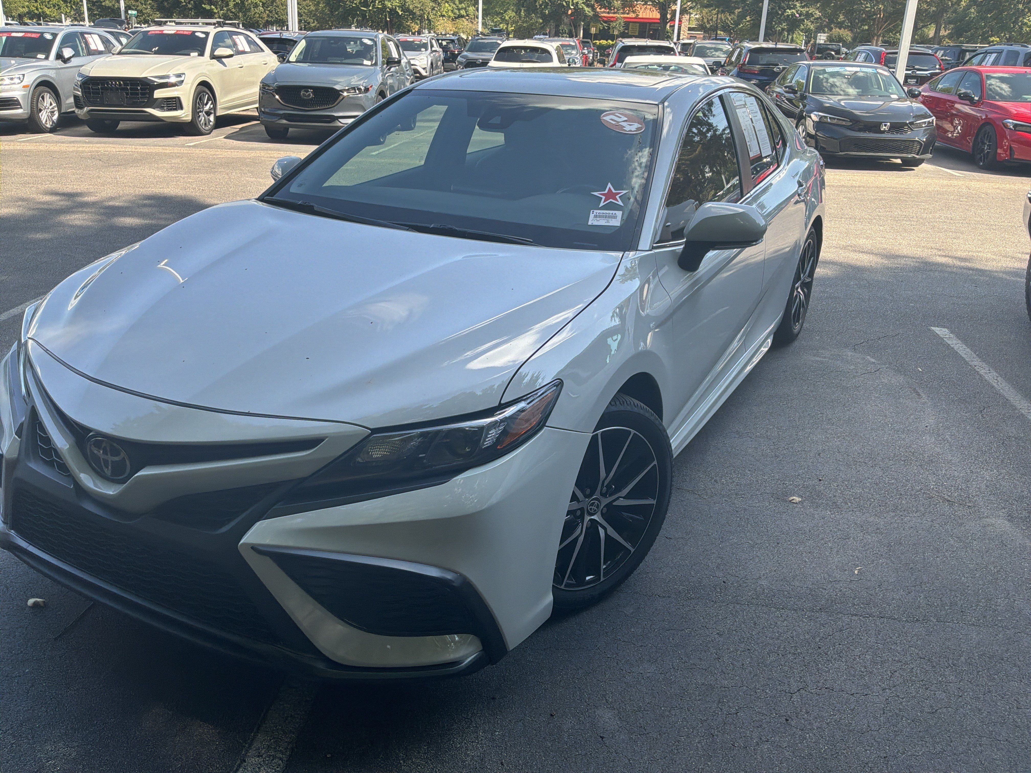 Used 2024 Toyota Camry SE FWD image 5