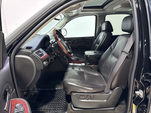 Used 2007 Cadillac Escalade AWD w/ Information Package image 23