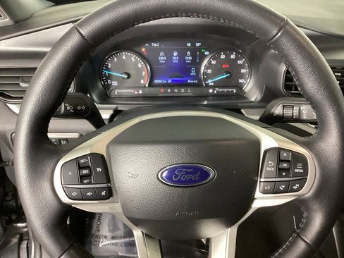 Used 2024 Ford Explorer XLT AWD/4WD image 25