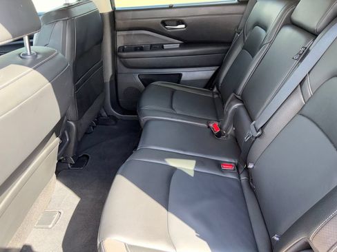 Used 2024 Nissan Pathfinder SL FWD image 26
