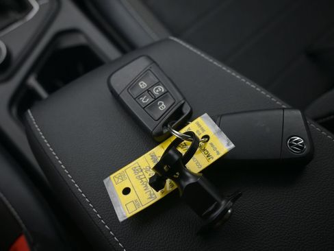 Used 2022 Volkswagen Taos SE image 21