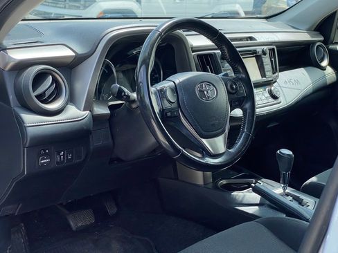 Used 2018 Toyota RAV4 XLE AWD/4WD image 9