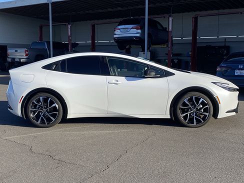 Used 2026 Toyota Prius Plug-In Hybrid image 2