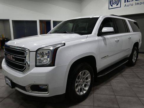 Used 2020 GMC Yukon XL SLT w/ Open Road Package AWD/4WD image 1