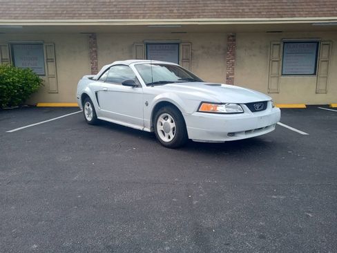 Used 1999 Ford Mustang Convertible RWD image 1