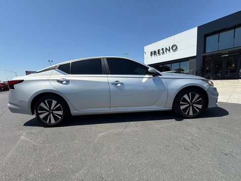 Used 2022 Nissan Altima 2.5 SV FWD image 11