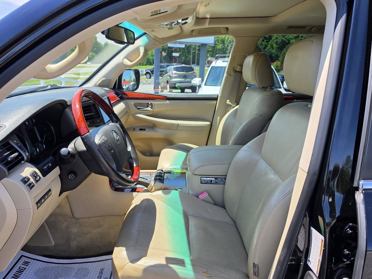 Used 2009 Lexus LX 570 4WD w/ Preferred Accessory Pkg image 3