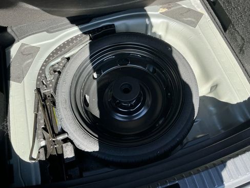 Used 2024 Volkswagen Taos SE image 23