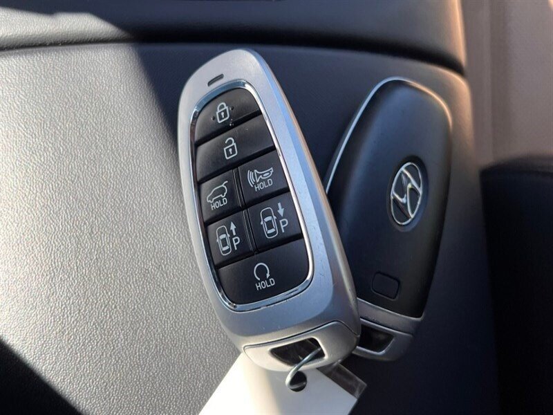 Used 2023 Hyundai Santa Fe Calligraphy AWD/4WD image 40