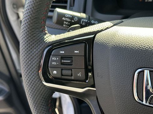 Used 2025 Honda Ridgeline Black Edition image 24