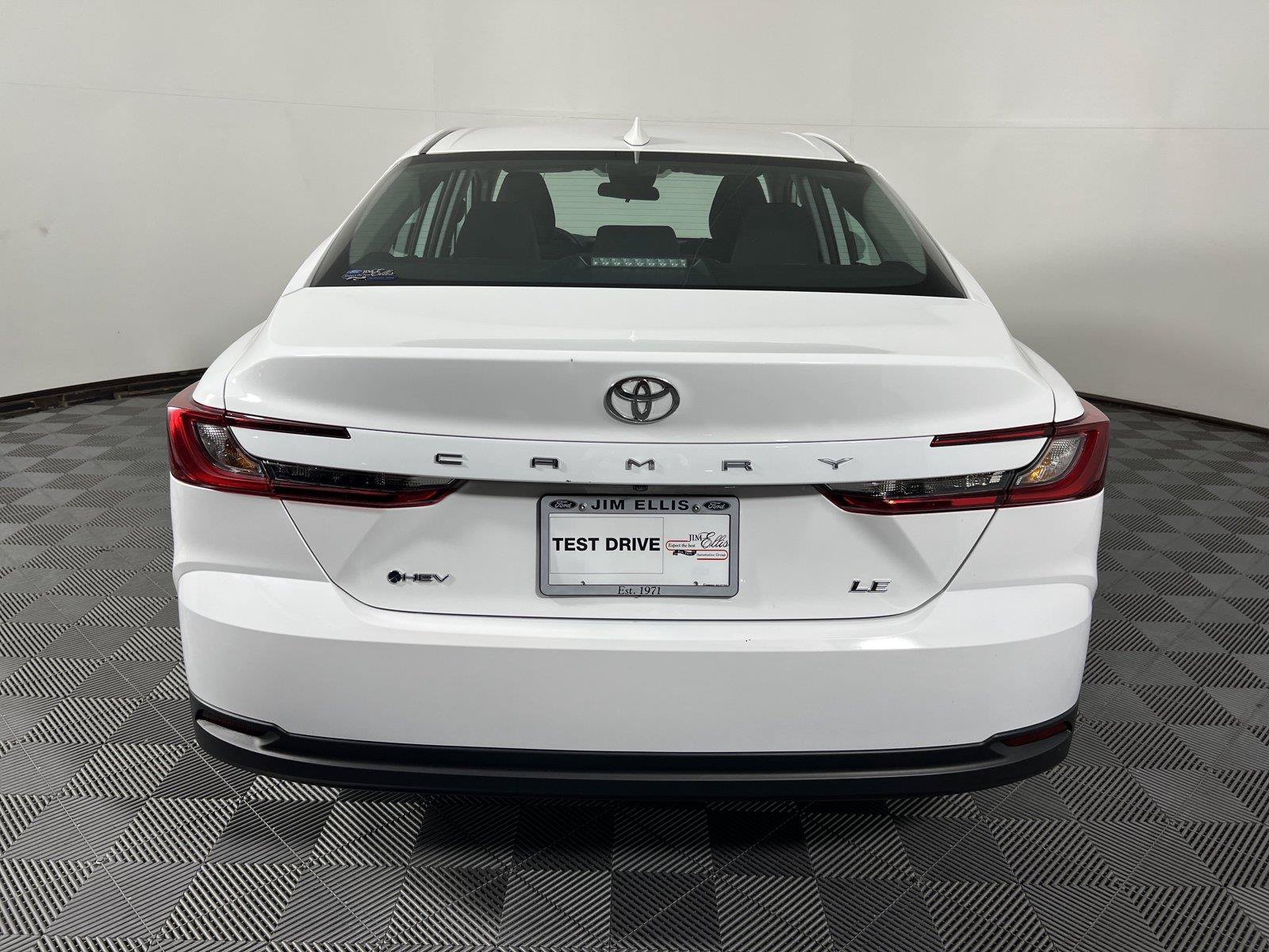 Used 2025 Toyota Camry LE FWD image 6