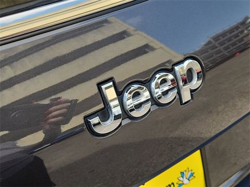 Used 2023 Jeep Grand Cherokee L Limited w/ Luxury Tech Group II image 31