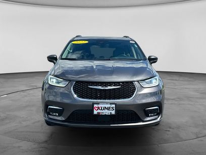 Used 2022 Chrysler Pacifica Touring-L