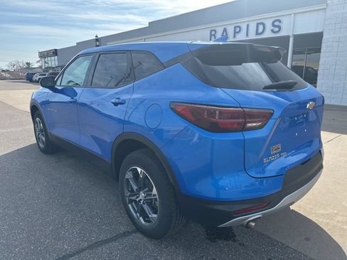 Used 2025 Chevrolet Blazer LT AWD/4WD image 2