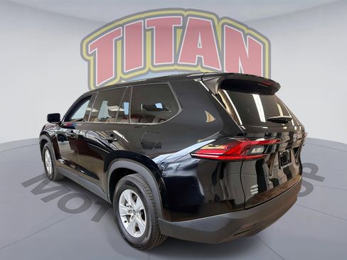 Used 2025 Toyota Grand Highlander AWD image 2