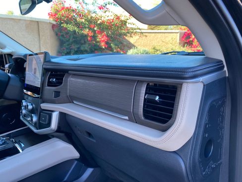 Used 2024 Ford Expedition Limited image 57