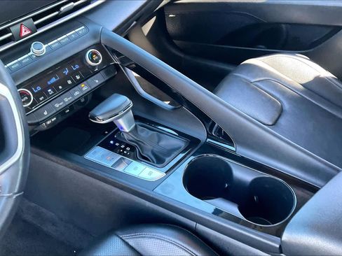 Used 2024 Hyundai Elantra Limited image 16