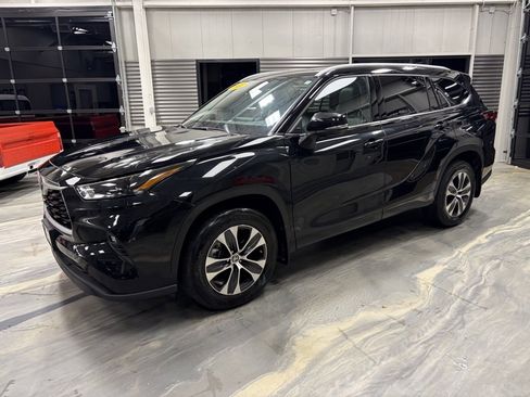 Used 2022 Toyota Highlander XLE image 42