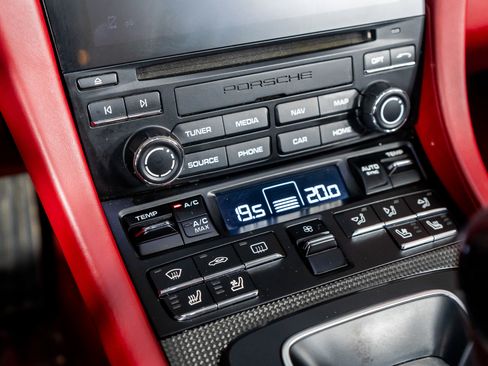 Used 2017 Porsche 911 Turbo S image 39