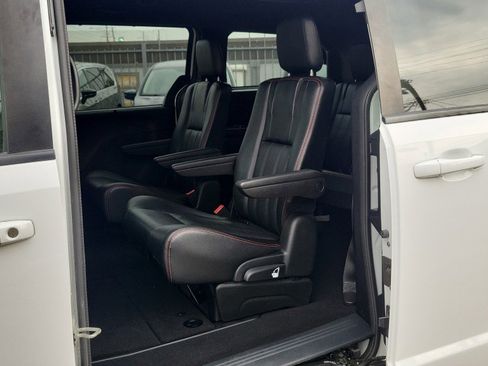 Used 2019 Dodge Grand Caravan GT image 25