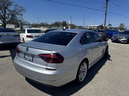 Used 2018 Volkswagen Passat 2.0T SEL Premium image 7