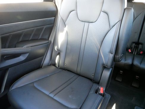 Certified 2023 Kia Sorento SX image 12