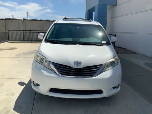 Used 2012 Toyota Sienna XLE w/ XLE Navigation Pkg FWD image 2