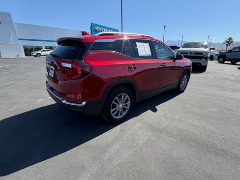 Used 2023 GMC Terrain SLT w/ Infotainment Package II FWD image 3