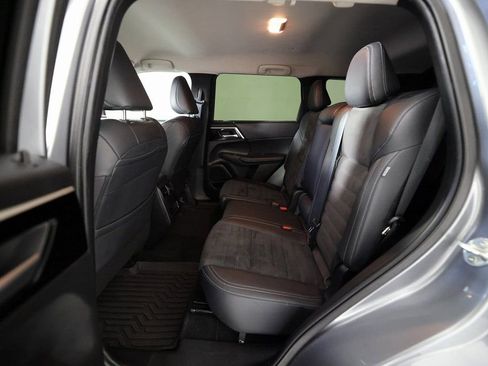 Used 2024 Mitsubishi Outlander SE image 16