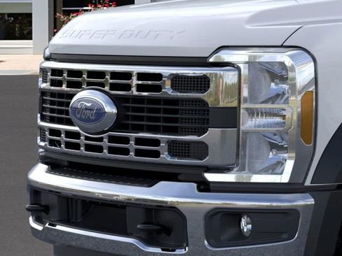 New 2025 Ford F450 XL w/ XL Chrome Package image 17