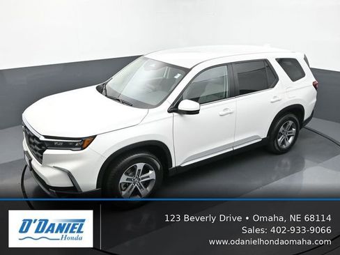 Used 2025 Honda Pilot EX-L image 16