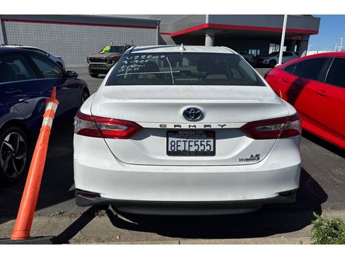 Used 2019 Toyota Camry LE image 4