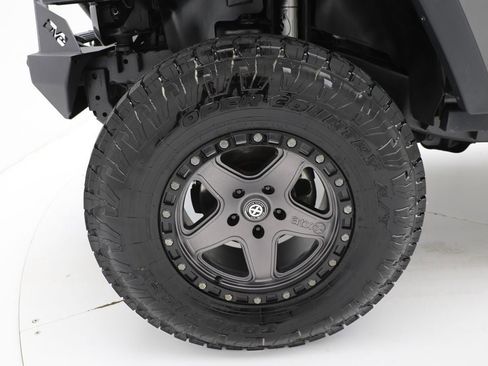 Used 2017 Jeep Wrangler Unlimited Rubicon w/ Dual Top Group image 11