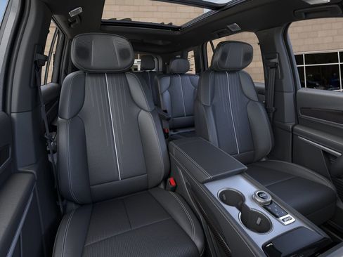 New 2026 Cadillac Vistiq Luxury w/ LPO, Floor Liner Package AWD/4WD image 16