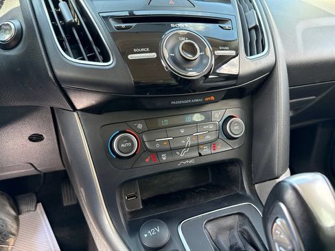 Used 2018 Ford Focus Titanium FWD image 32