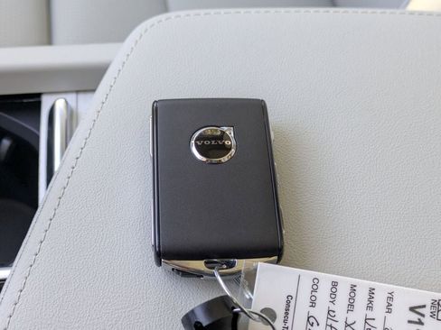 New 2026 Volvo XC60 T8 Ultra w/ Protection Package Premier image 43