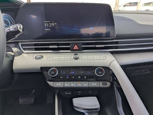 Used 2025 Hyundai Elantra Limited FWD image 10