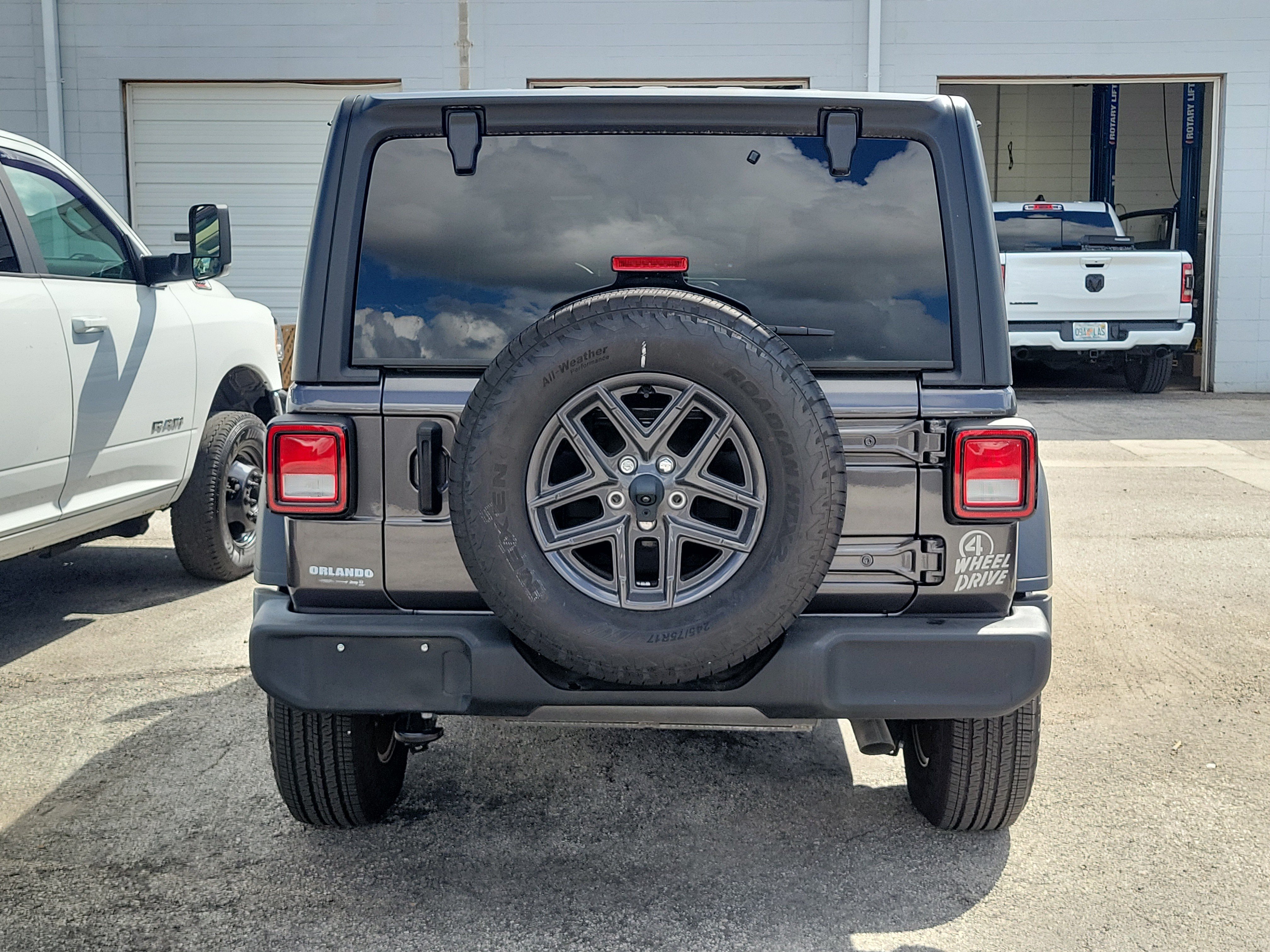 Used 2024 Jeep Wrangler Unlimited Sport AWD/4WD image 5