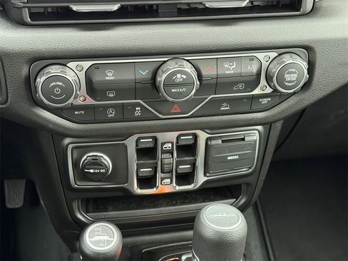 New 2026 Jeep Gladiator Sport image 17