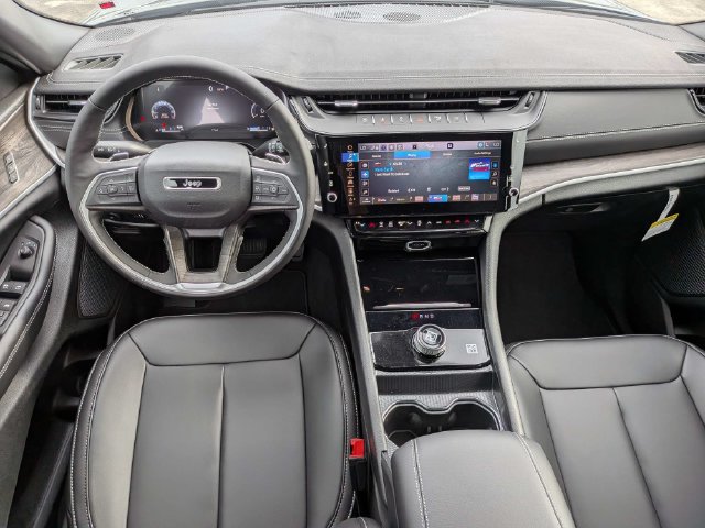 New 2027 Jeep Grand Cherokee Limited w/ Limited Altitude Package RWD image 17
