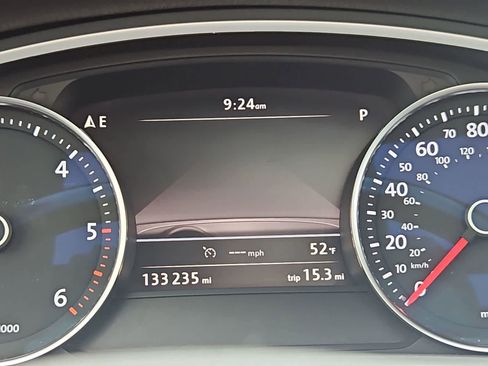Used 2015 Volkswagen Touareg TDI AWD/4WD image 34