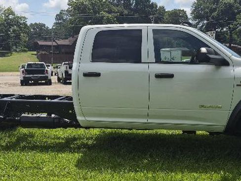 Used 2021 RAM 5500 Tradesman w/ Chrome Appearance Group AWD/4WD image 2