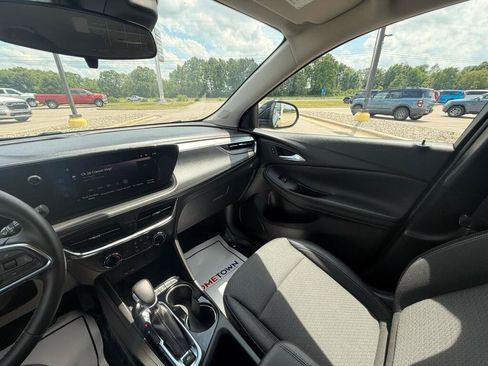 Used 2025 Buick Encore GX Preferred AWD/4WD image 28