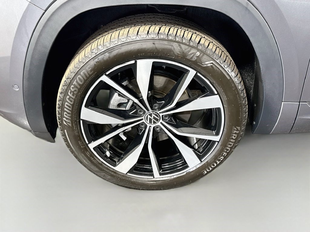 Used 2025 Volkswagen Atlas Cross Sport SEL Premium R-Line AWD/4WD image 37