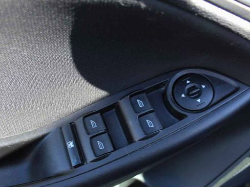 Used 2018 Ford Focus SE FWD image 12